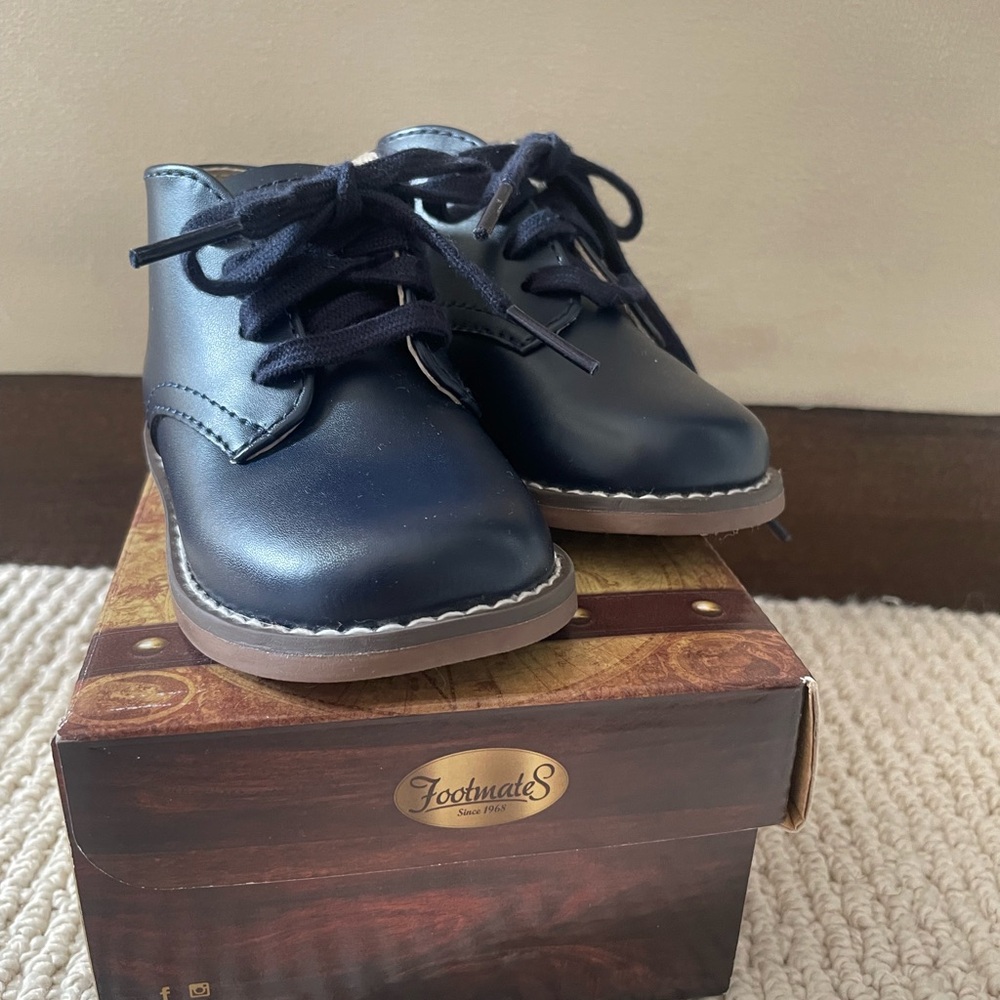 FootMates Classic Navy Dress Shoes for Baby (leather)
